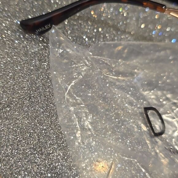 Diff Eyewear Hailey Sunglasses- Dunmor Tortoise Brown Gradient - Picture 9 of 9